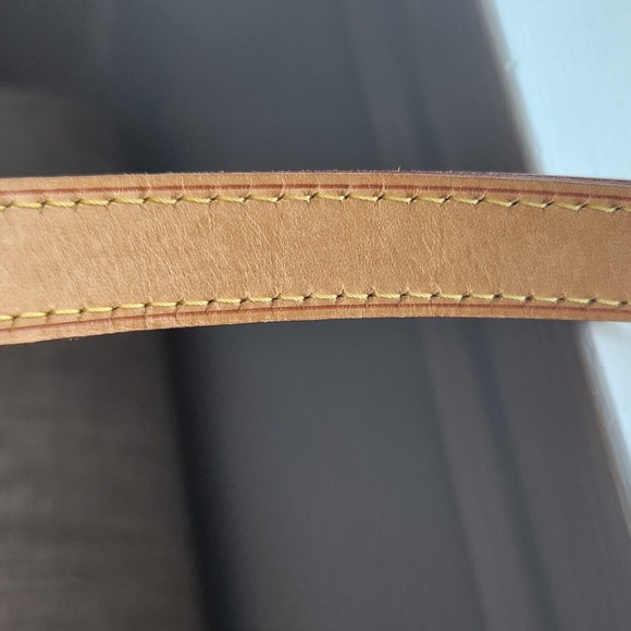 Authentic Louis Vuitton Monogram Totally MM - Picture 16 of 16